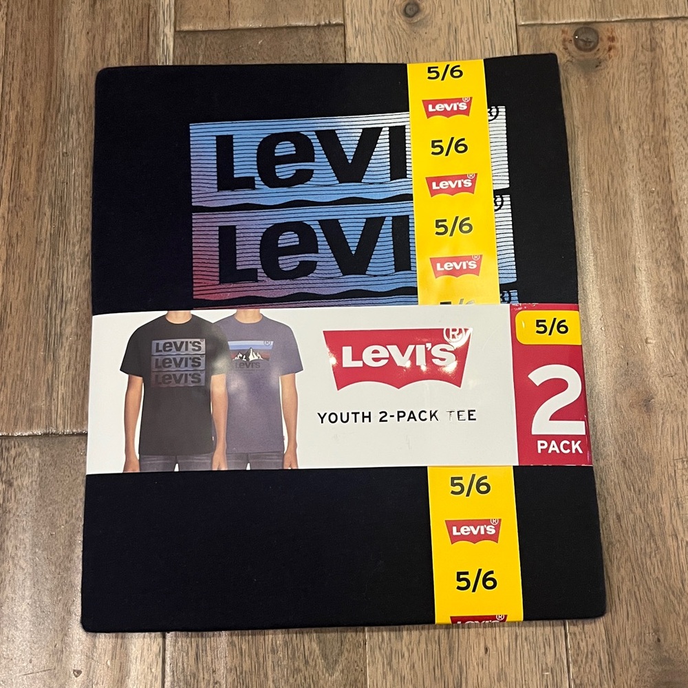 Levi’s Logo Mountain Little Boys' Tee Shirt Bundle Size 5/6